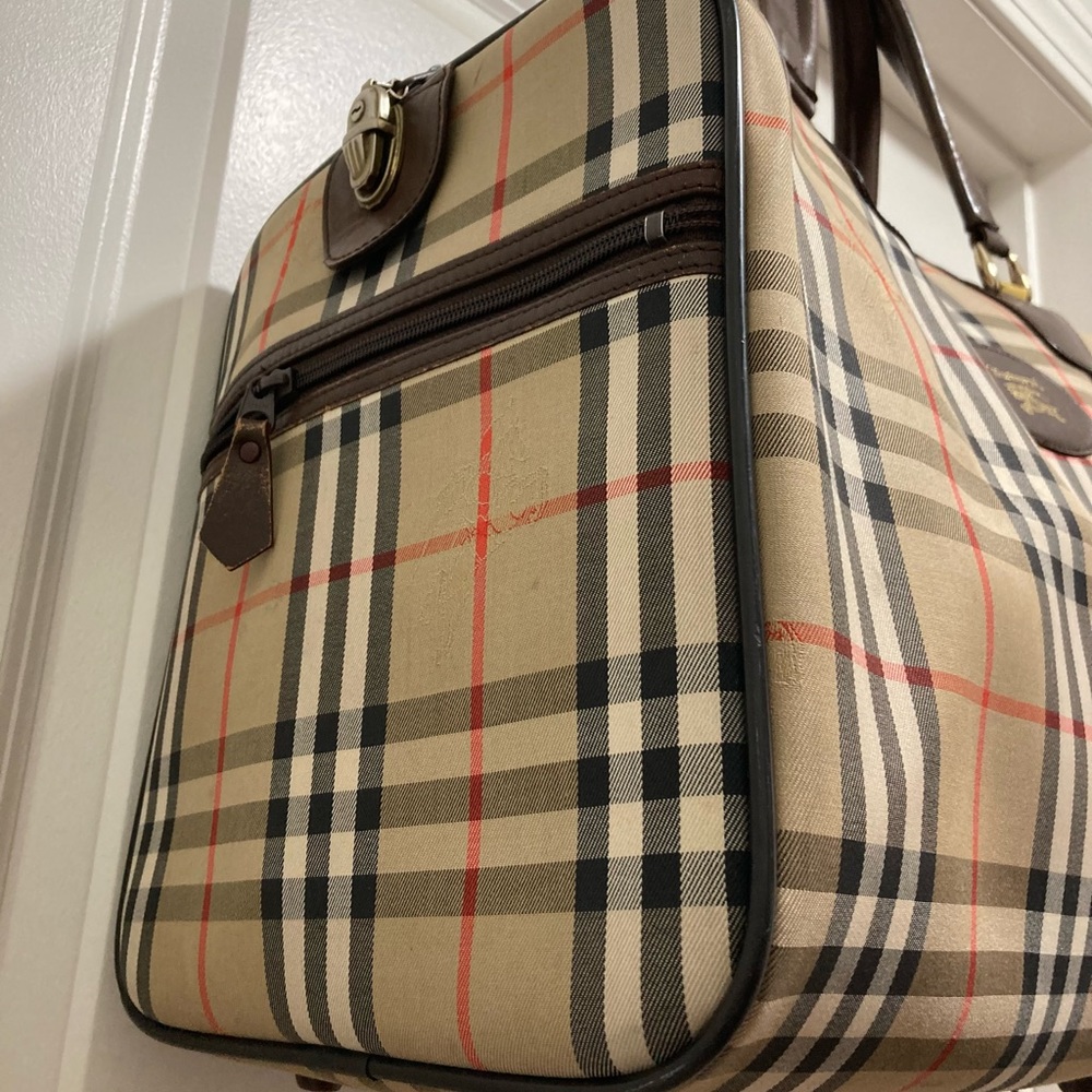 Burberrys Duffle Travel Bag - Picture 4 of 12
